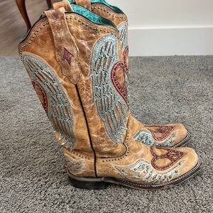 CORRAL WOMEN'S COWBOY BOOTS HEART AND PEACE SIGN WITH ANGEL WING RHINESTONES